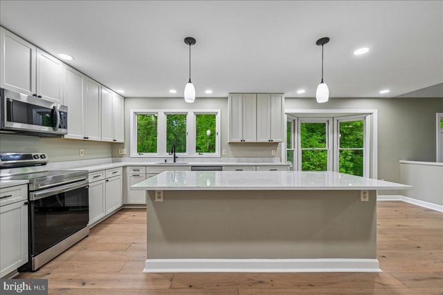 10611 FOXLAKE DR, Bowie, MD 20721
