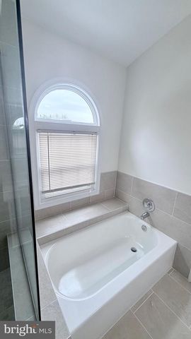 6033 JOUST LN, Alexandria, VA 22315