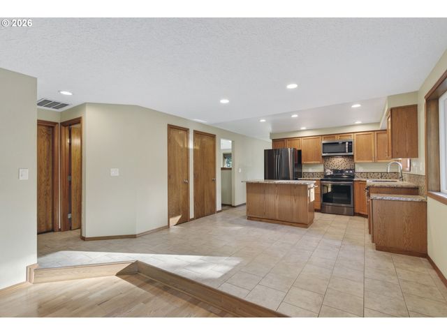 308 Ne 144TH Ave, Vancouver, WA 98684