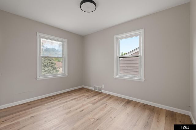 305 Hillcrest Drive, Plattsmouth, NE 68048
