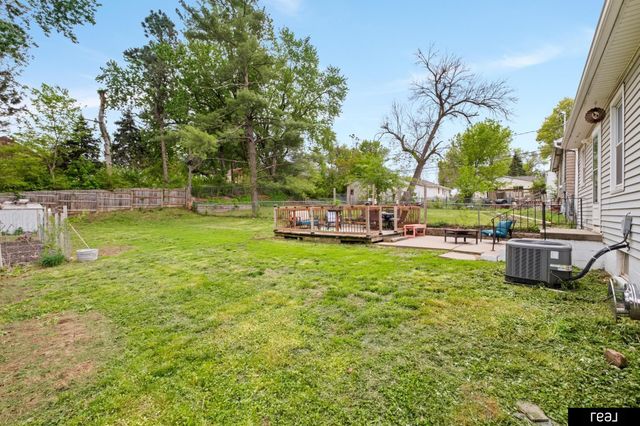 305 Hillcrest Drive, Plattsmouth, NE 68048