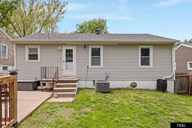 305 Hillcrest Drive, Plattsmouth, NE 68048