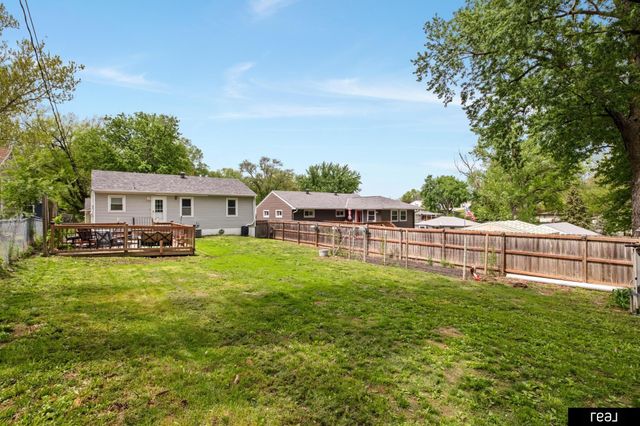 305 Hillcrest Drive, Plattsmouth, NE 68048
