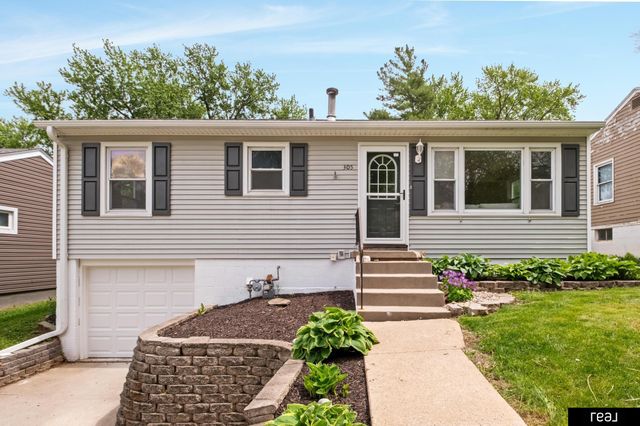 305 Hillcrest Drive, Plattsmouth, NE 68048