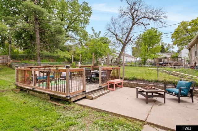 305 Hillcrest Drive, Plattsmouth, NE 68048