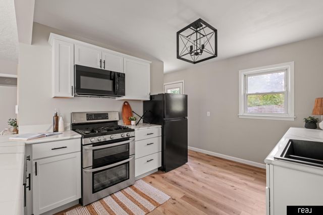 305 Hillcrest Drive, Plattsmouth, NE 68048