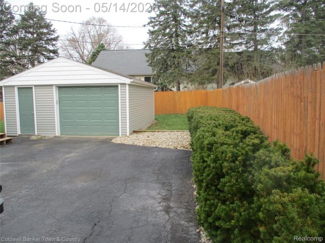 4610 Van Amberg Road, Brighton Township, MI 48114