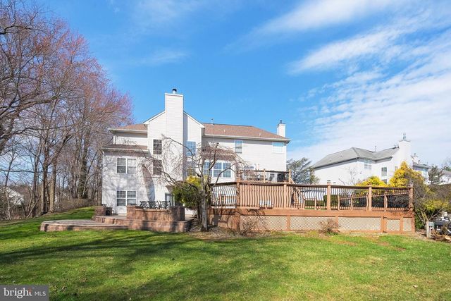 6 LAWRENCE CT, Monroe Township, NJ 08831