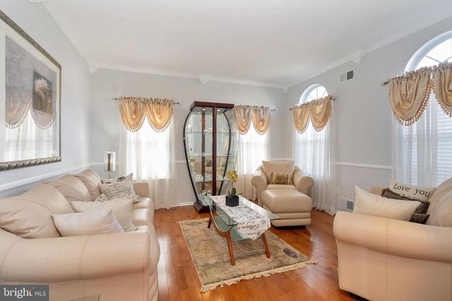 6 LAWRENCE CT, Monroe Township, NJ 08831