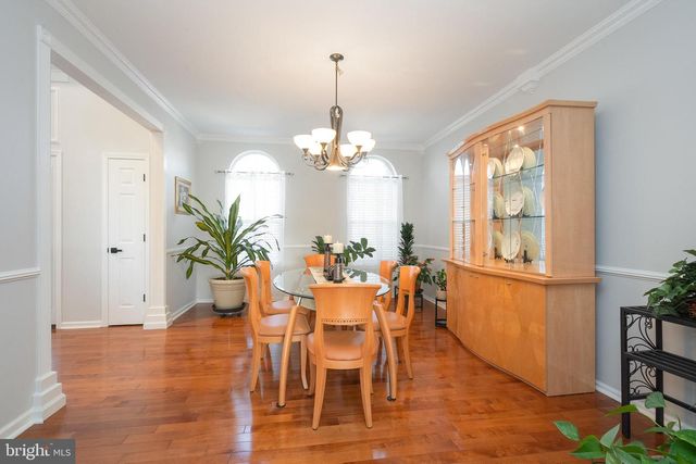 6 LAWRENCE CT, Monroe Township, NJ 08831
