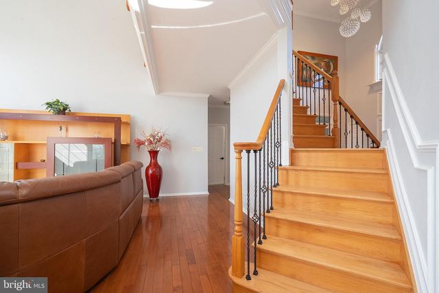 6 LAWRENCE CT, Monroe Township, NJ 08831
