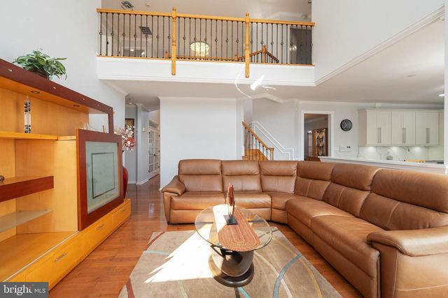 6 LAWRENCE CT, Monroe Township, NJ 08831