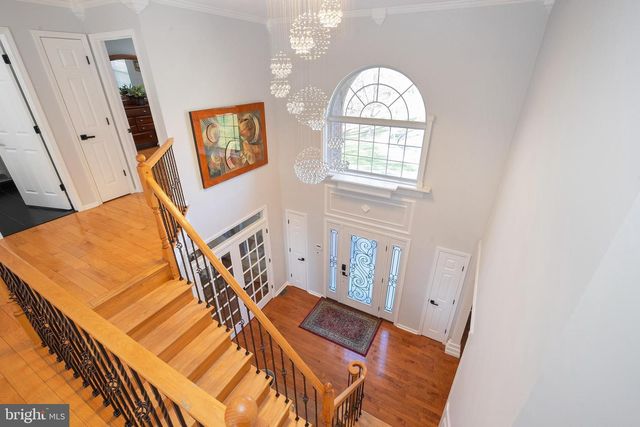 6 LAWRENCE CT, Monroe Township, NJ 08831