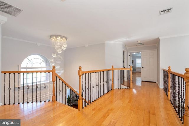 6 LAWRENCE CT, Monroe Township, NJ 08831