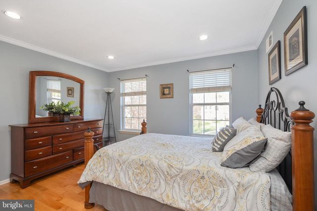 6 LAWRENCE CT, Monroe Township, NJ 08831
