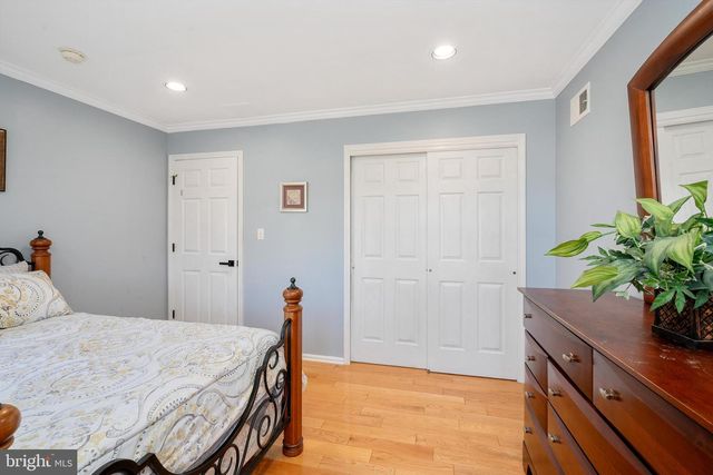 6 LAWRENCE CT, Monroe Township, NJ 08831