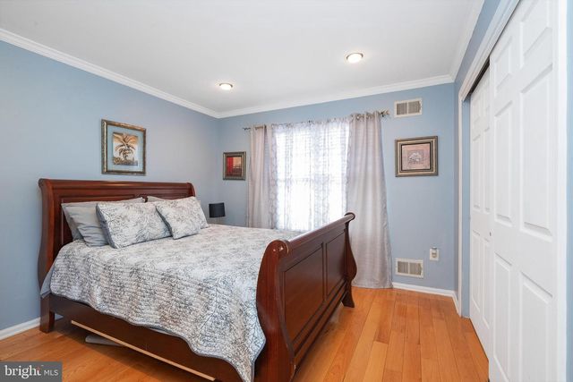 6 LAWRENCE CT, Monroe Township, NJ 08831
