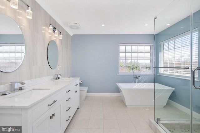 6 LAWRENCE CT, Monroe Township, NJ 08831