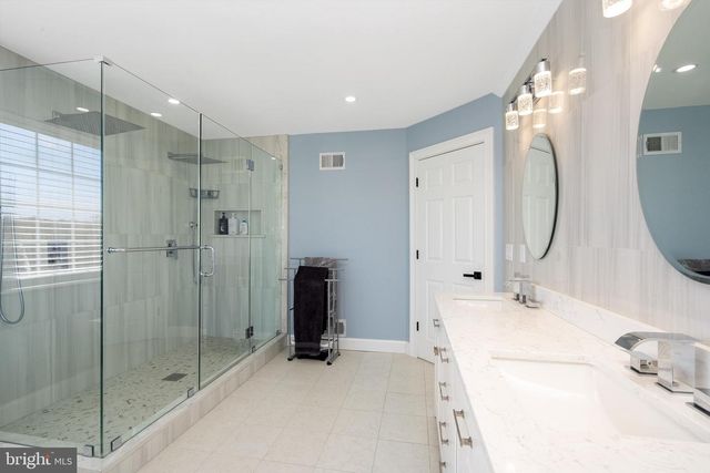 6 LAWRENCE CT, Monroe Township, NJ 08831