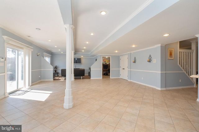 6 LAWRENCE CT, Monroe Township, NJ 08831