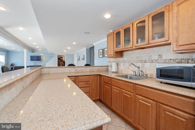 6 LAWRENCE CT, Monroe Township, NJ 08831
