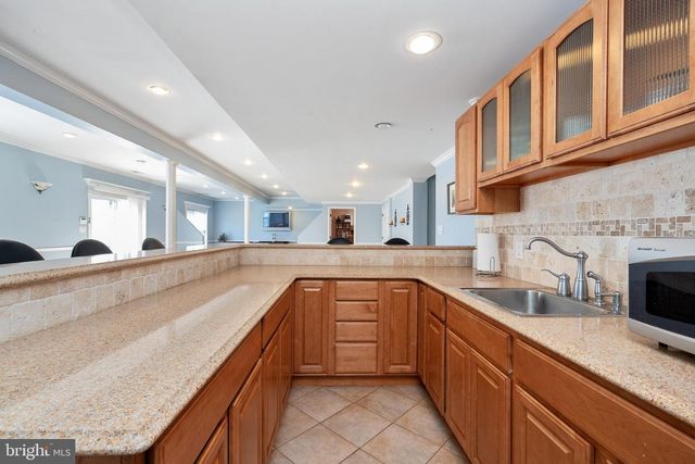 6 LAWRENCE CT, Monroe Township, NJ 08831