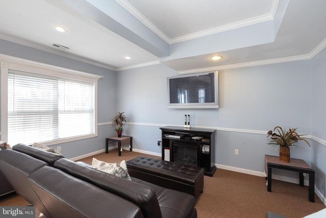6 LAWRENCE CT, Monroe Township, NJ 08831