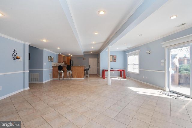 6 LAWRENCE CT, Monroe Township, NJ 08831