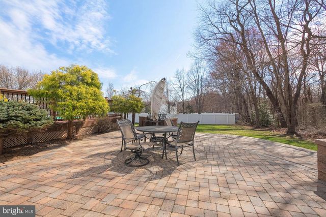 6 LAWRENCE CT, Monroe Township, NJ 08831
