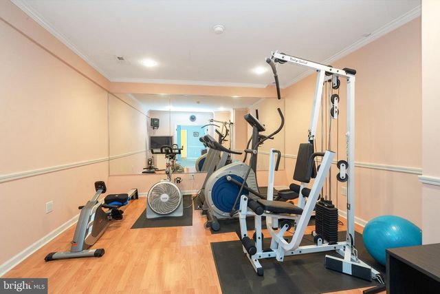 6 LAWRENCE CT, Monroe Township, NJ 08831