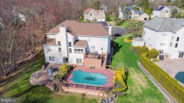 6 LAWRENCE CT, Monroe Township, NJ 08831