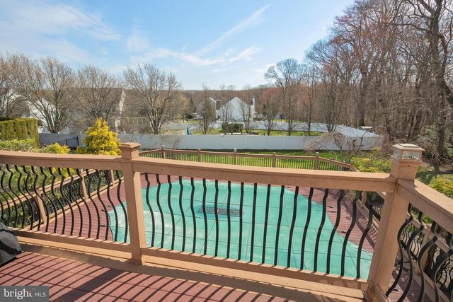 6 LAWRENCE CT, Monroe Township, NJ 08831
