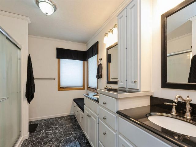 1415 W 9th Street S, Newton, IA 50208