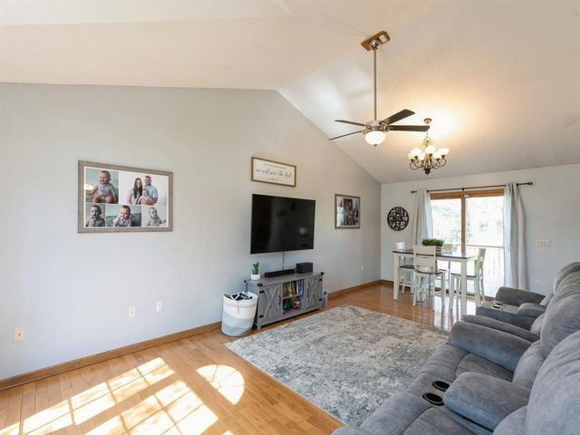 1415 W 9th Street S, Newton, IA 50208