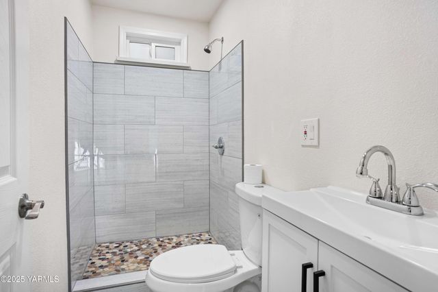 105 S Fair Ave, Yakima, WA 98901