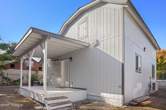 105 S Fair Ave, Yakima, WA 98901