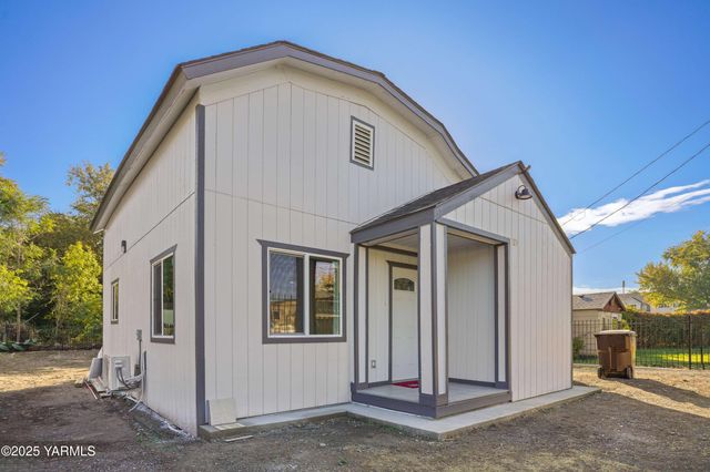 105 S Fair Ave, Yakima, WA 98901