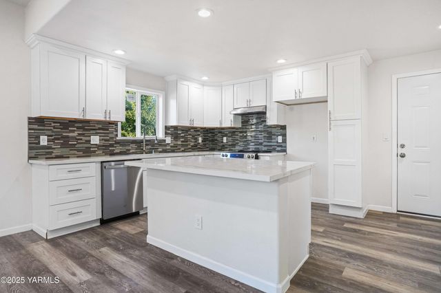 105 S Fair Ave, Yakima, WA 98901