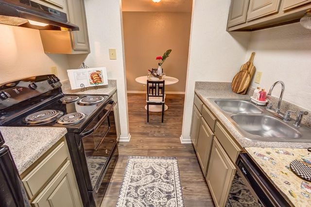 480 W Parker Road 64, Houston, TX 77091