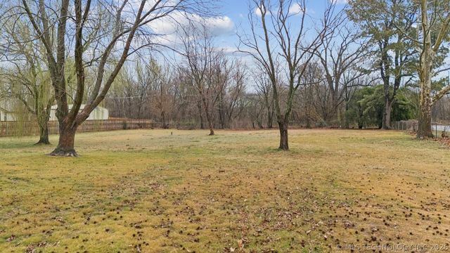 205 S Mary Avenue, Wagoner, OK 74467