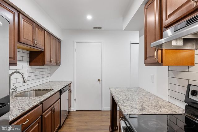 402-B MULBERRY CV, Mount Laurel, NJ 08054