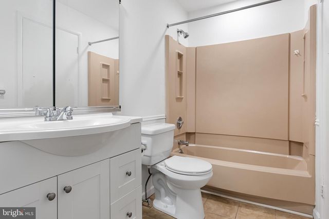 402-B MULBERRY CV, Mount Laurel, NJ 08054