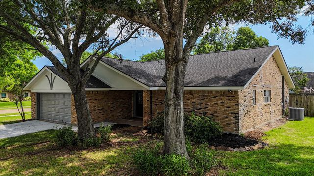 51 Sweetgum Court, Brazos Bend, TX 77566