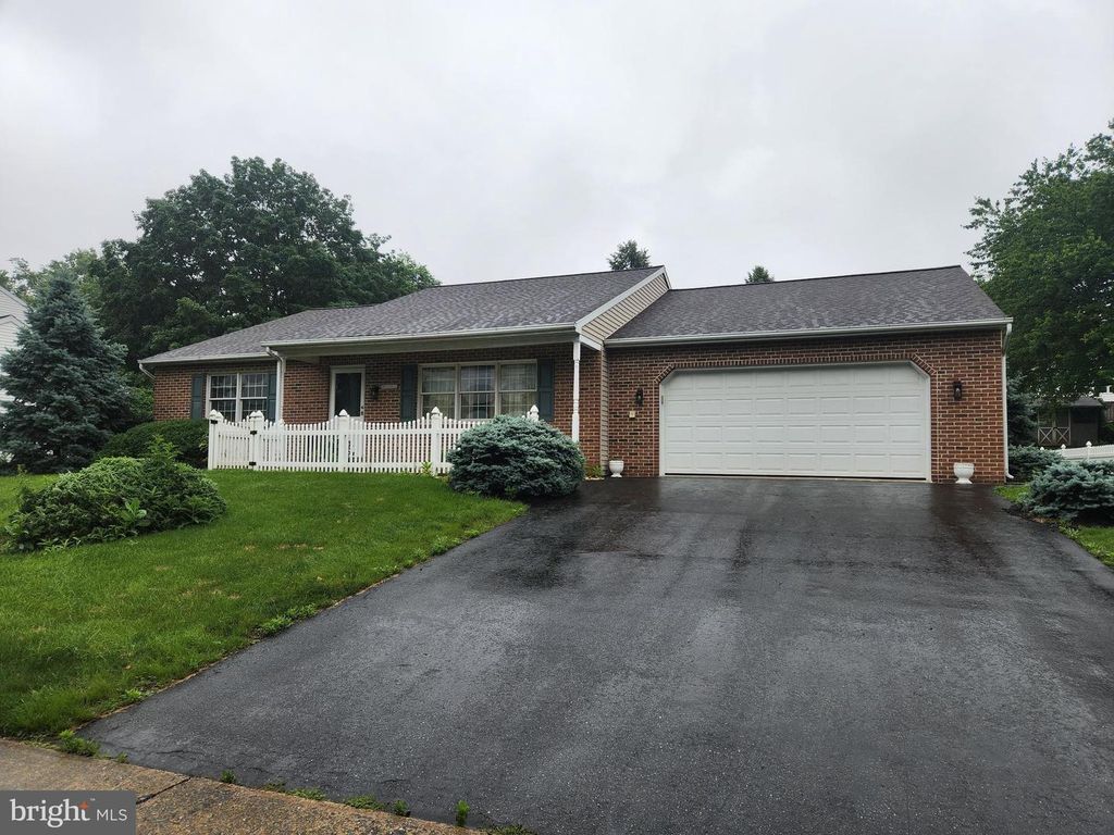 208 E 6TH ST, Lititz, PA 17543