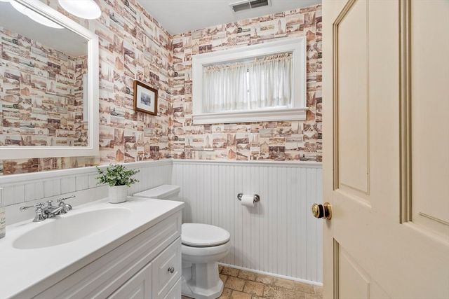 44 Andover Street, North Andover, MA 01845