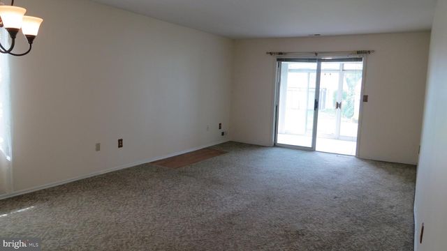 17 MEADOWWOOD CT, Columbus, NJ 08022