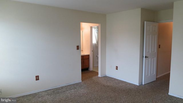 17 MEADOWWOOD CT, Columbus, NJ 08022