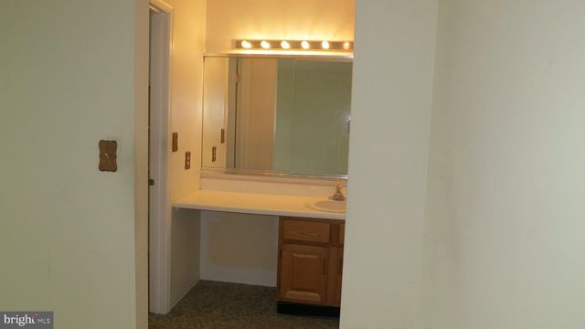 17 MEADOWWOOD CT, Columbus, NJ 08022