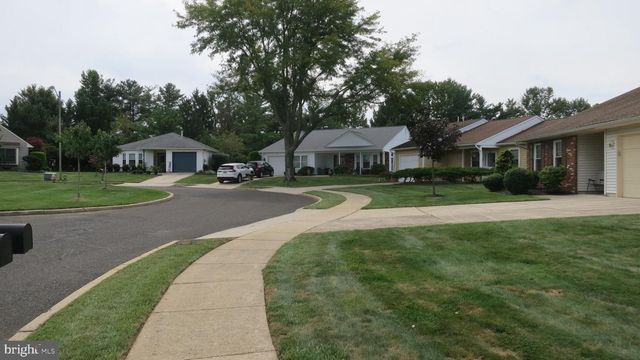 17 MEADOWWOOD CT, Columbus, NJ 08022