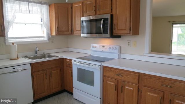 17 MEADOWWOOD CT, Columbus, NJ 08022